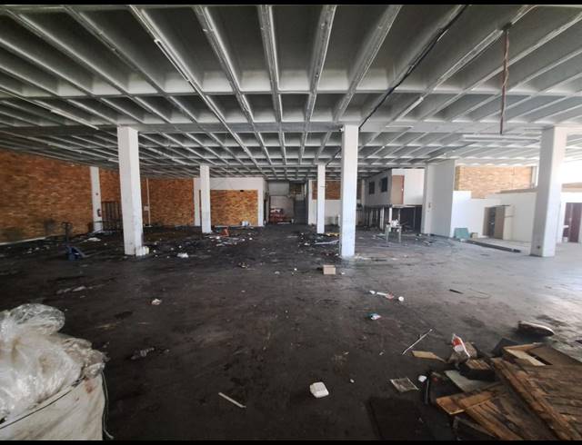 2,300M² WAREHOUSE FOR SALE IN OPHIRTON